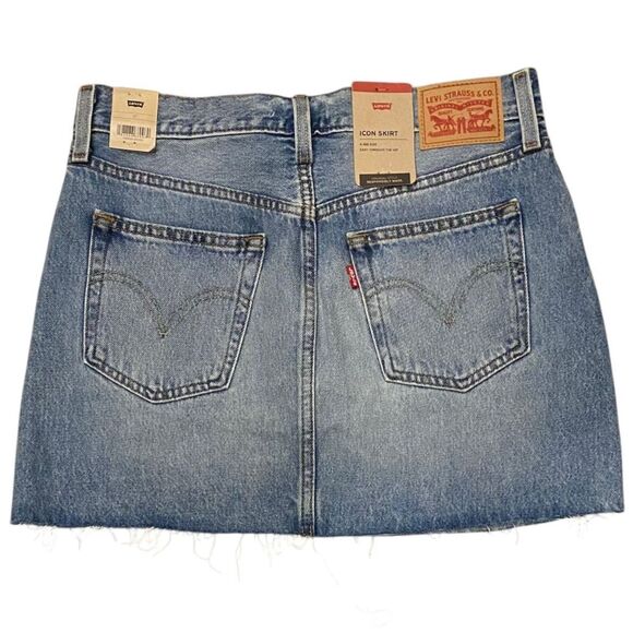 LEVI Icon Jean Skirt Button Fly Mid Rise Raw Hem Mini Sz 27 NWT - Picture 3 of 4